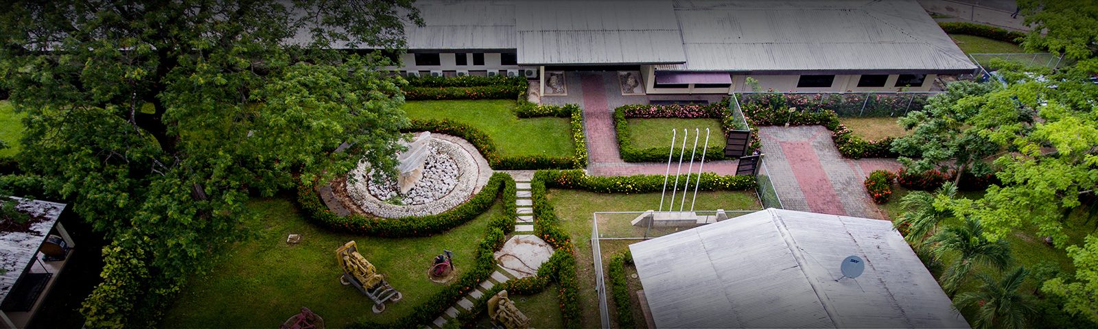 Vista aérea de las instalaciones de Grupo Pelón y sus jardines